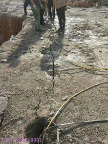 高效破岩的坚实之选 地基改造中的岩石开挖机械设备解析