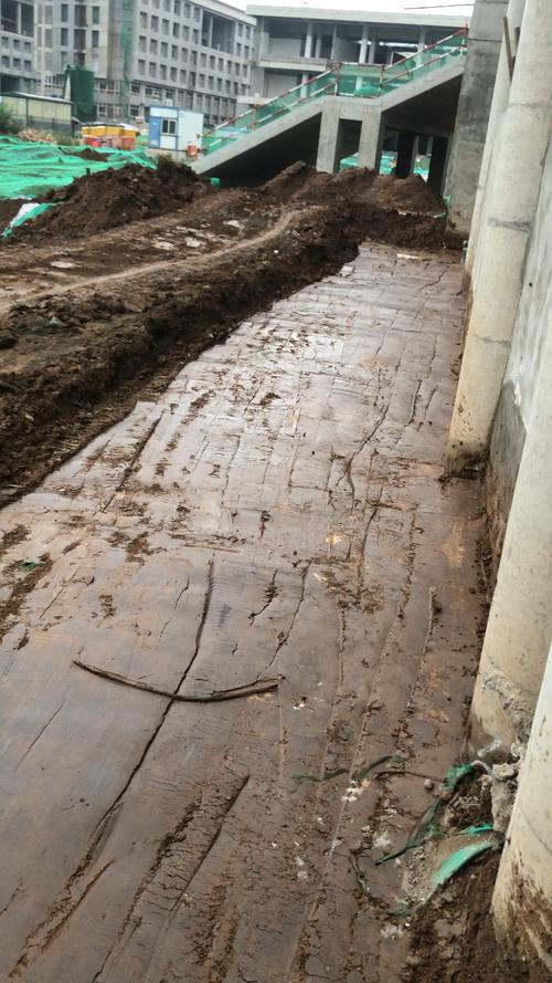 起重机地基处理要求 承载力、平整度与稳定性全解析